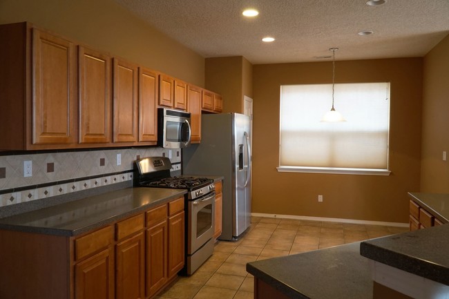 Building Photo - 10101 Nacimiento St NW