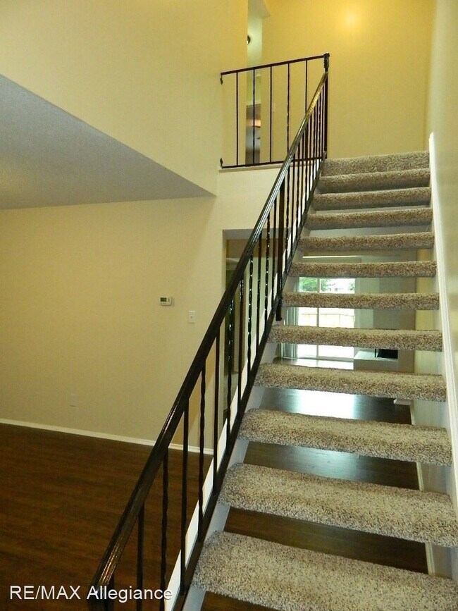 Building Photo - 2 br, 2.5 bath House - 5340 PALMYRA COURT