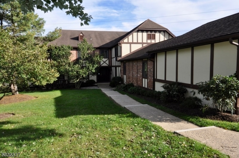 Primary Photo - 13 Kensington Rd