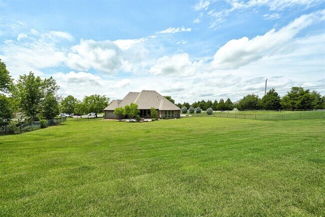 Foto del edificio - 22090 White Pine Cir