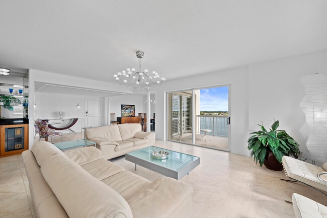 Building Photo - 2600 N Flagler Dr