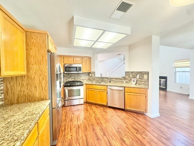 Foto del edificio - Beautiful 3-Bedroom Home in Gated Woodbrid...