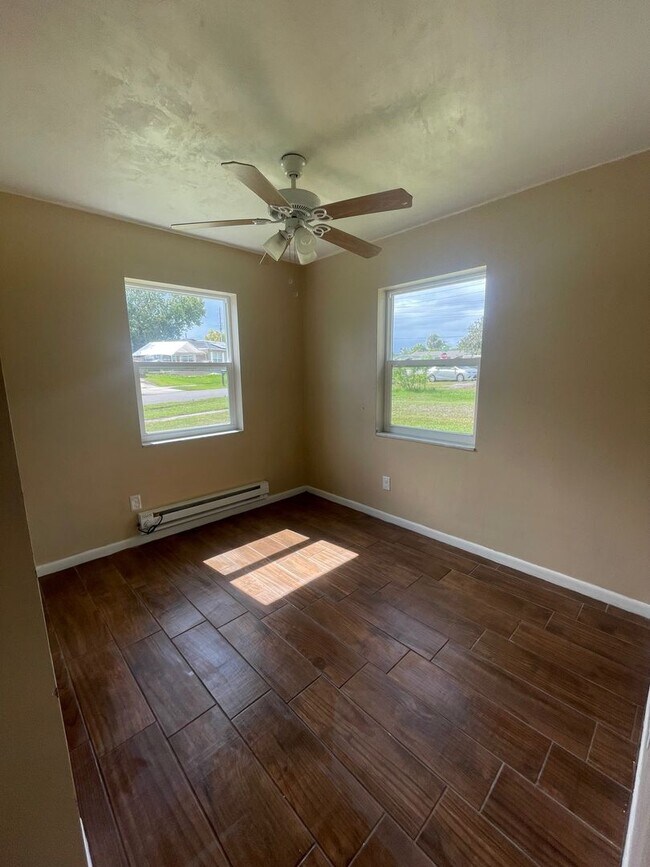 Foto del edificio - 2 Bed 1 Bath Home | Pet Friendly | Washer ...