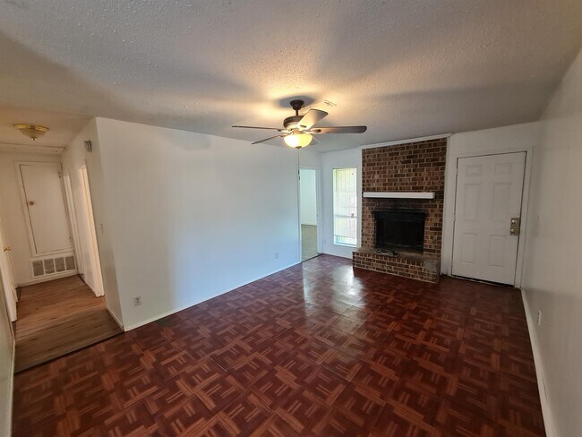 Foto del edificio - 6115 S Hampton Dr