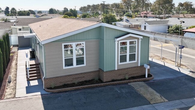 Building Photo - 11 Palm Via