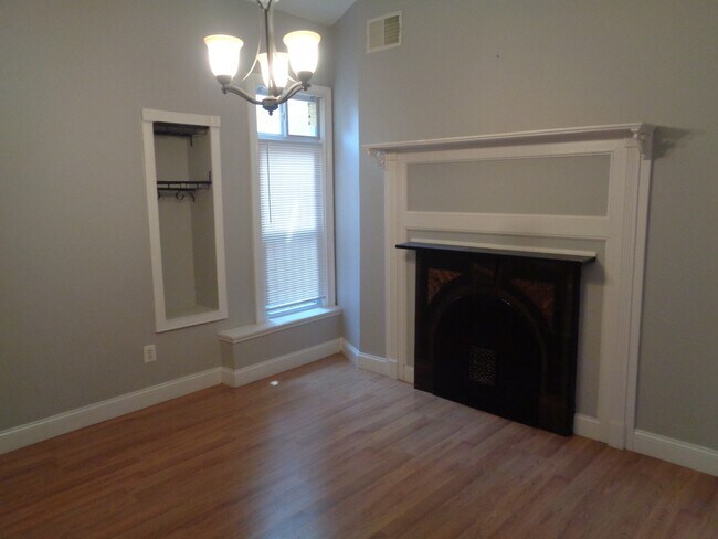 Building Photo - 146 N Lakewood Ave
