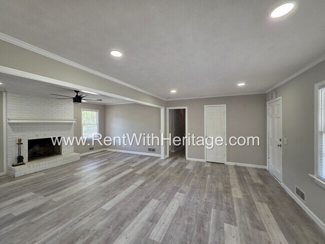 Building Photo - 7016 Skyline Dr