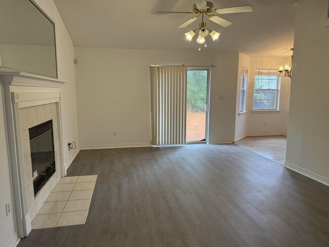 Building Photo - 2678 Hidden Estates Cir