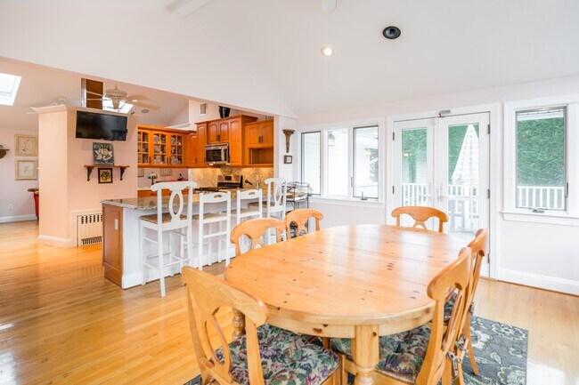 Building Photo - 45 Penny Ln