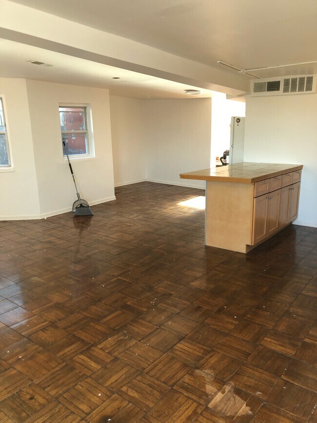 Foto del edificio - 2360 N Lincoln Ave