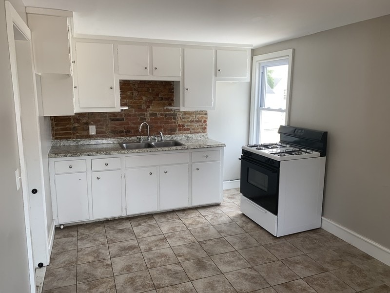 196 County St Unit Apt 3R, Fall River, MA 02723 Condo for Rent in