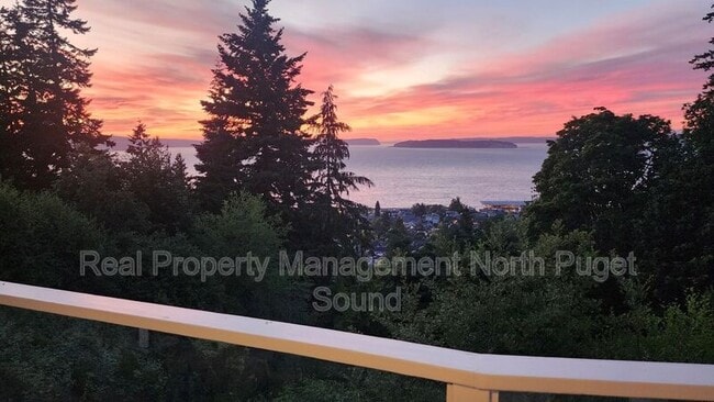 Building Photo - 1002 8th St