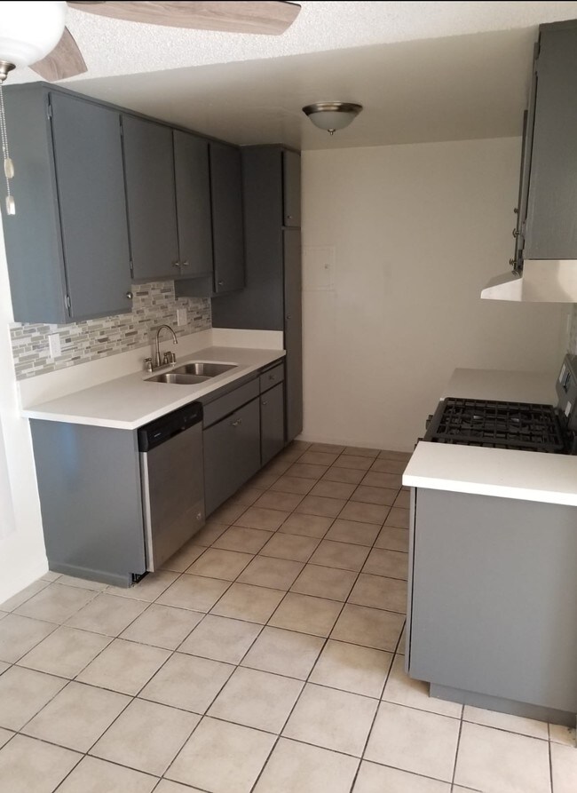 Building Photo - 3400 W Del Monte Dr