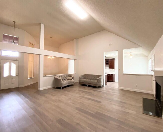 Building Photo - 13507 Pasa Robles Ln