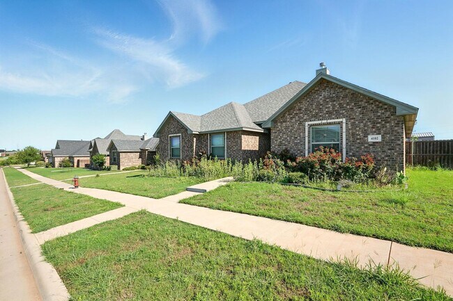 Foto del edificio - 4102 Forrest Creek Ct