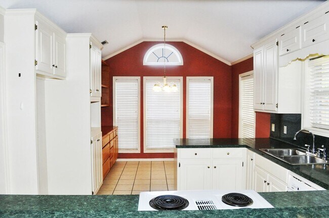 Foto del edificio - 3 Bed 2 bath Ashcreek Circle