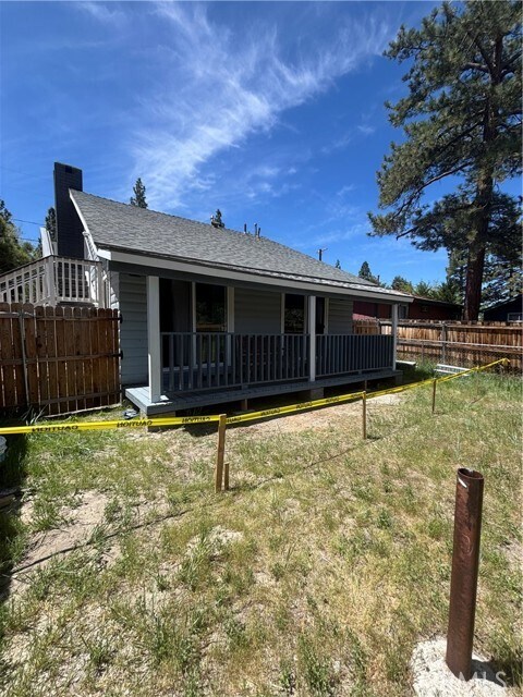 Foto del edificio - 445 E Meadow Ln