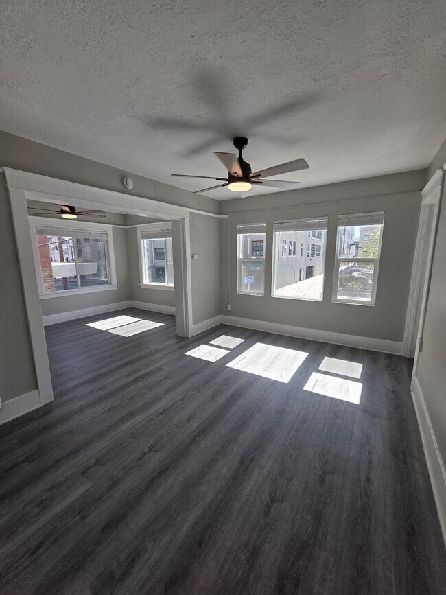 Foto del edificio - UPGRADED AND FRESH UPPER 1BD/1BA DOWNTOWN LONG BEACH