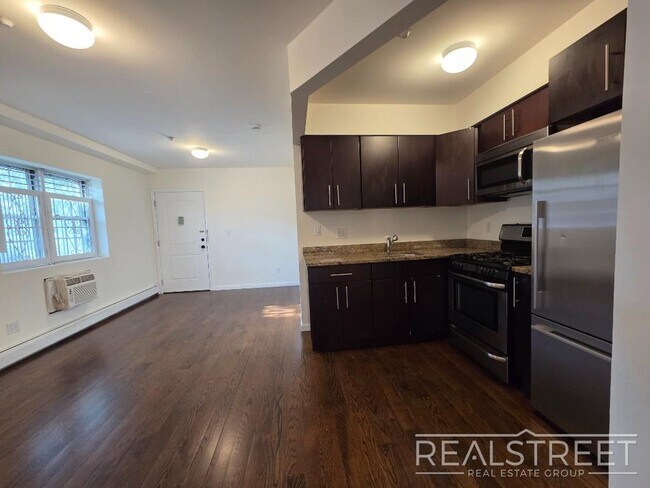 Foto del edificio - Beautiful renovated 1br Apartment