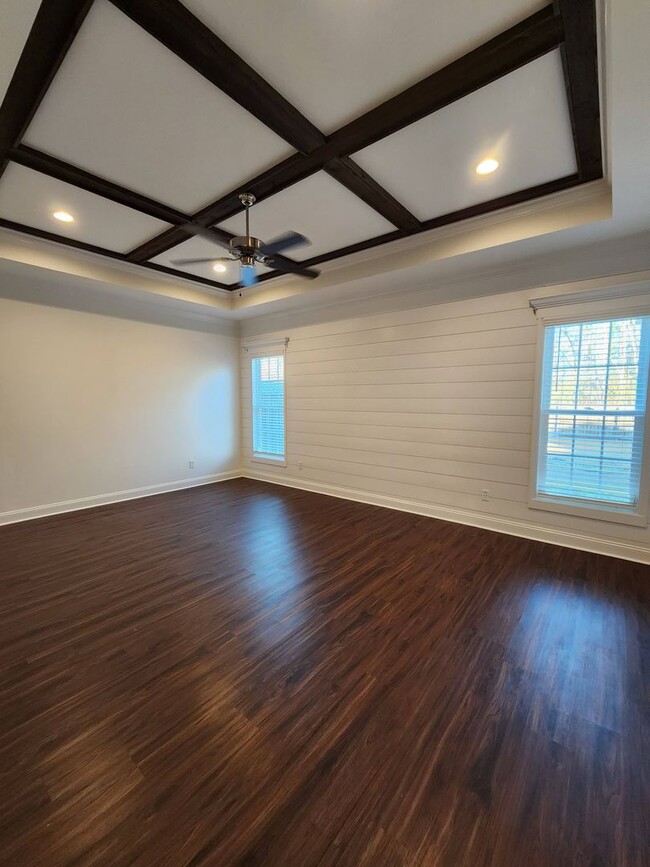 Building Photo - Spacious & Stylish 4-Bedroom Home with Lux...