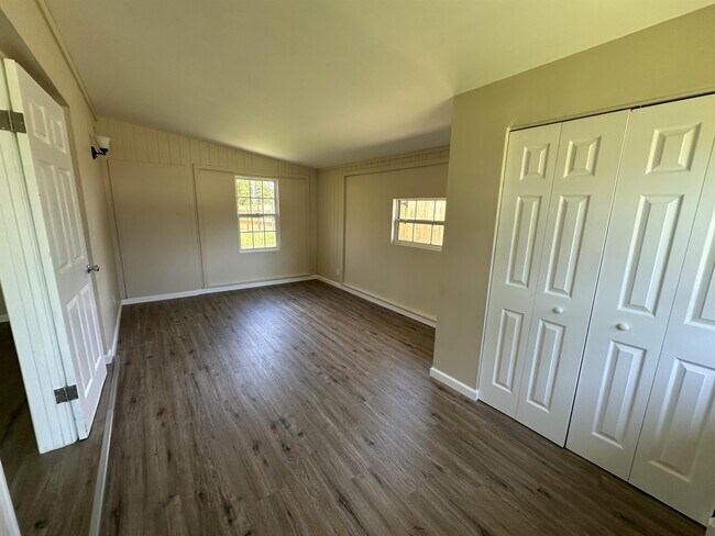 Foto del edificio - 3335 Dudley St