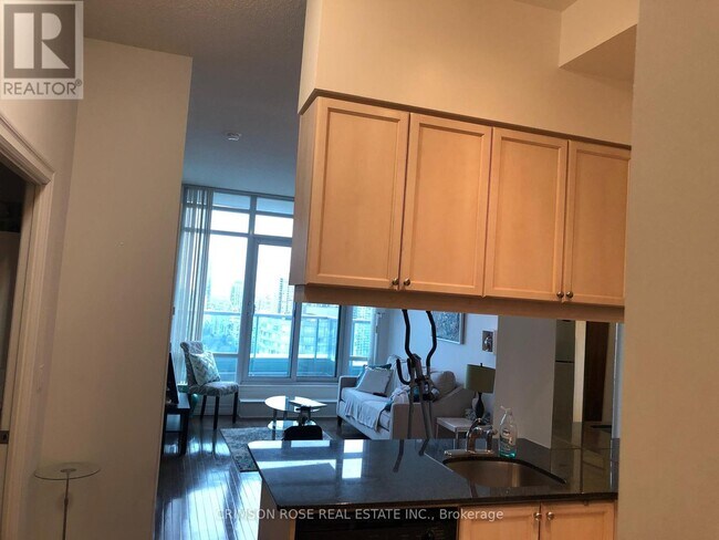 Photo du bâtiment - 1-2901 Elm Dr W