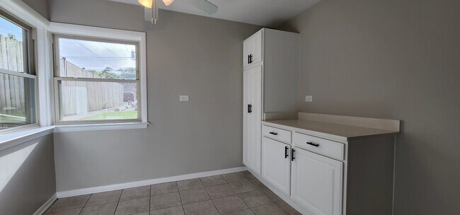 Building Photo - 839 Lathrop Ave