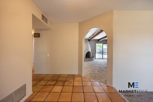 Foto del edificio - 4Bed/2.5Bath Home at 56th/Cactus! $399 MOV...