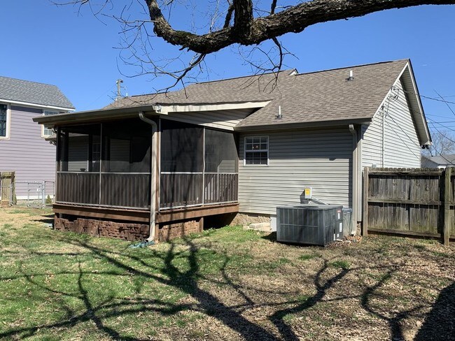 Building Photo - 4924 Deerhaven Dr