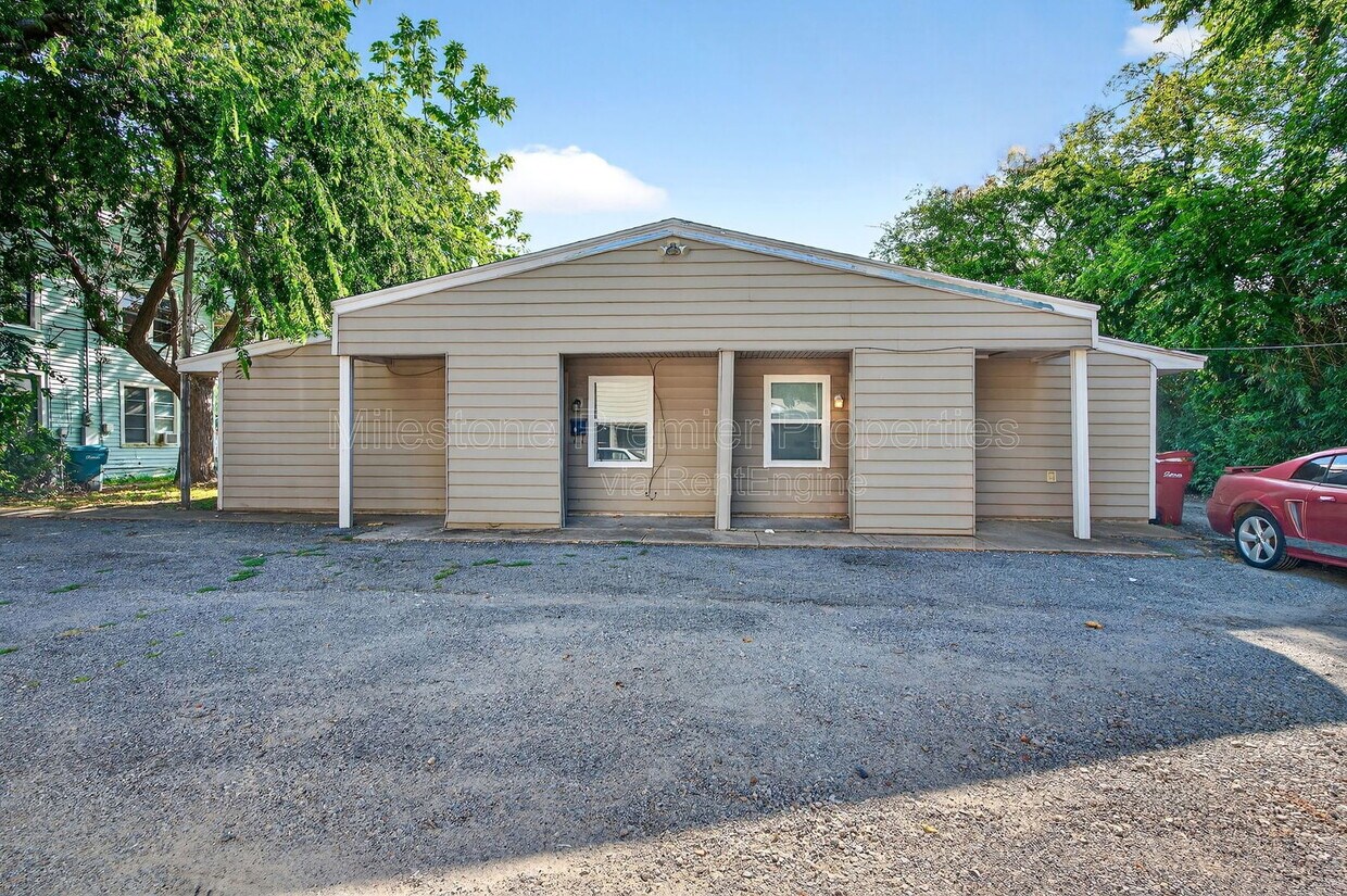 Foto principal - 816 S Crockett St