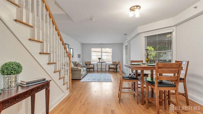 Building Photo - 112 N Broadway