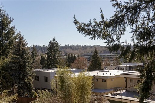 Foto del edificio - Fantastic East of Market St. home in Kirkland!