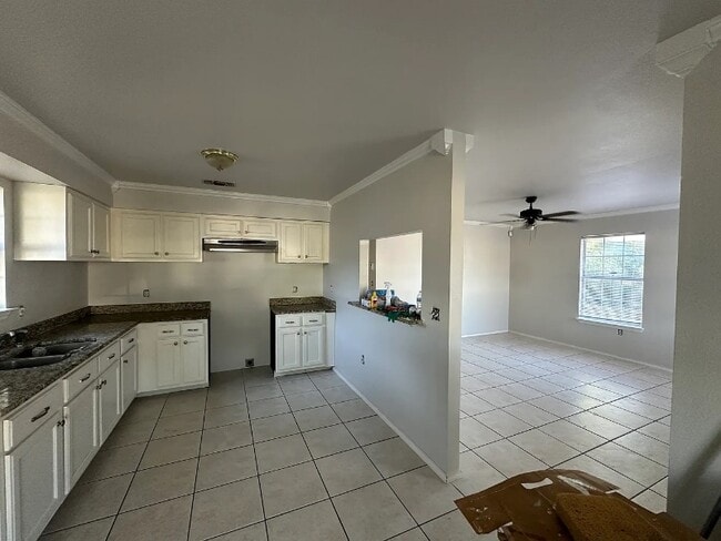 Foto del edificio - 16137 Martinez St