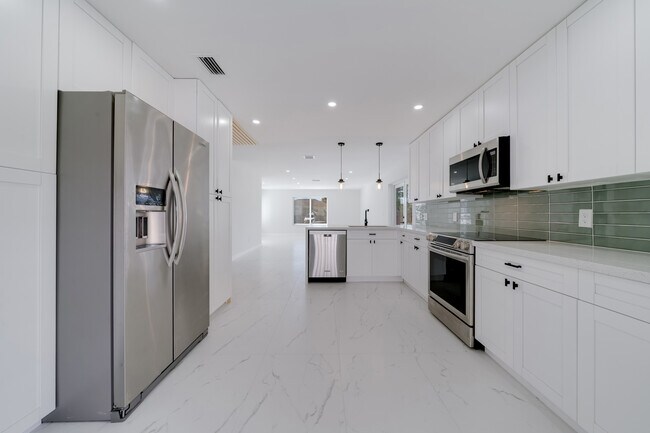 Electrodomésticos nuevos para la cocina - 9826 SW 222nd Terrace