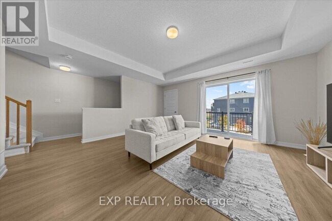 Building Photo - 561 Entourage Private