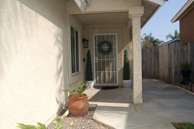 Foto del edificio - 15444 Old Castle Rd