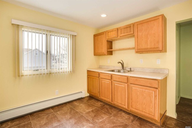 Building Photo - 94 Coolidge Ave