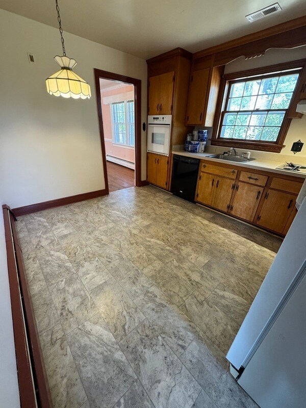 Building Photo - 9302 Newhall Rd