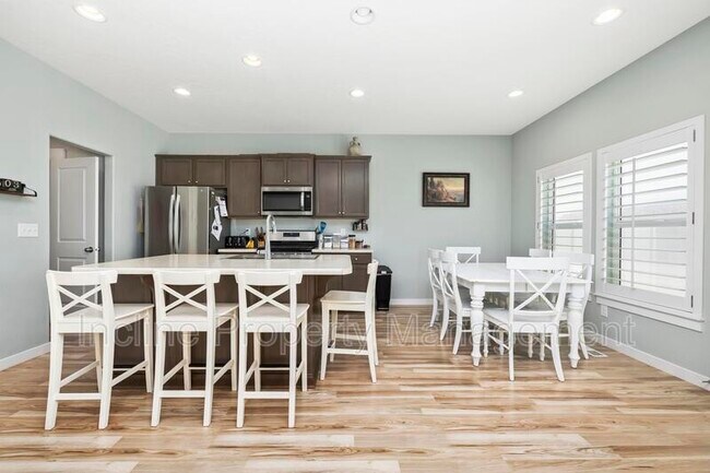 Foto del edificio - 4438 E Hurstbourne Dr