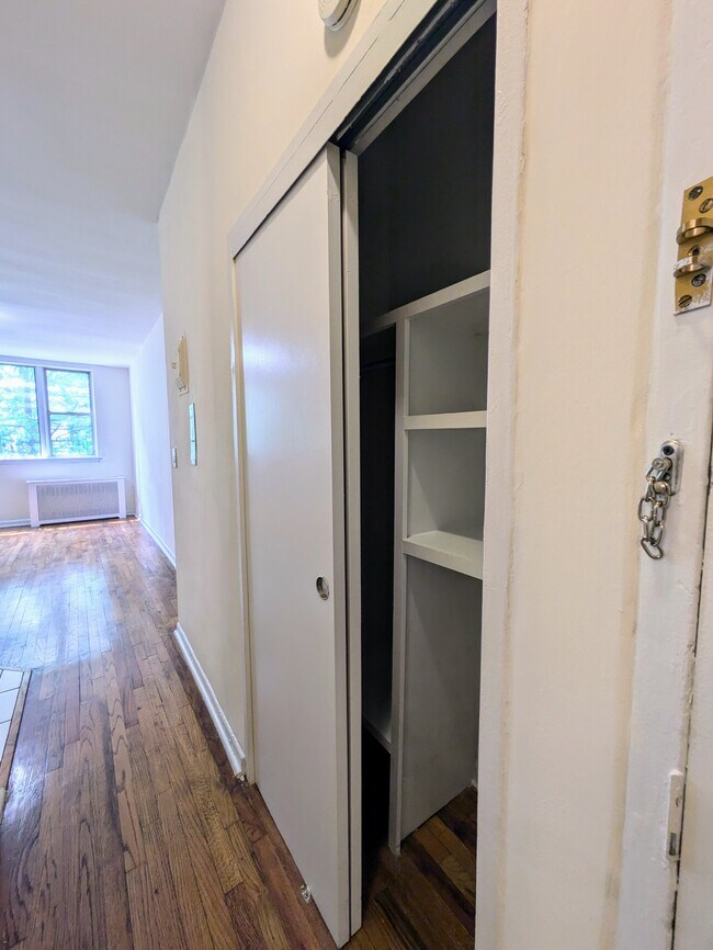 Building Photo - 427 E 83rd St