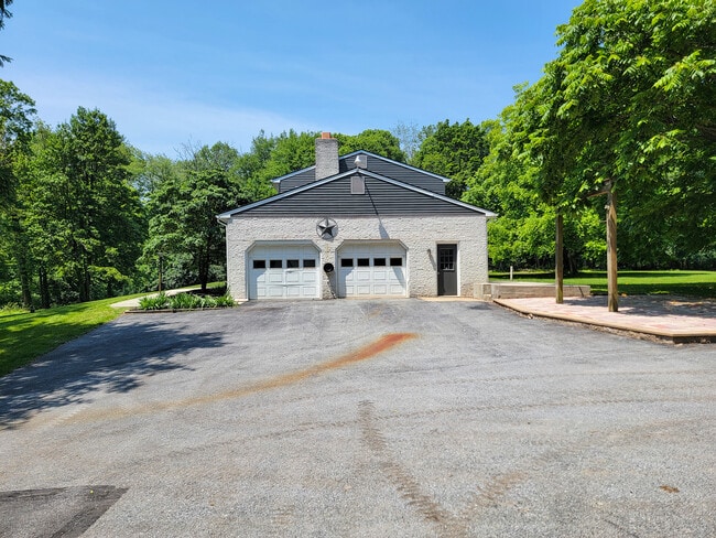 Building Photo - 380 Netzley Dr