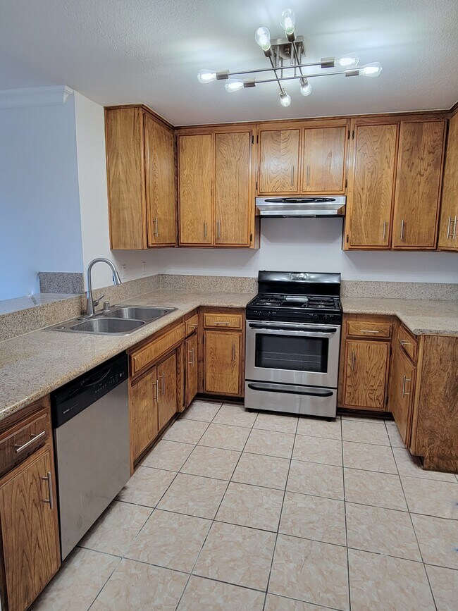 Building Photo - 6544 Whitsett Ave