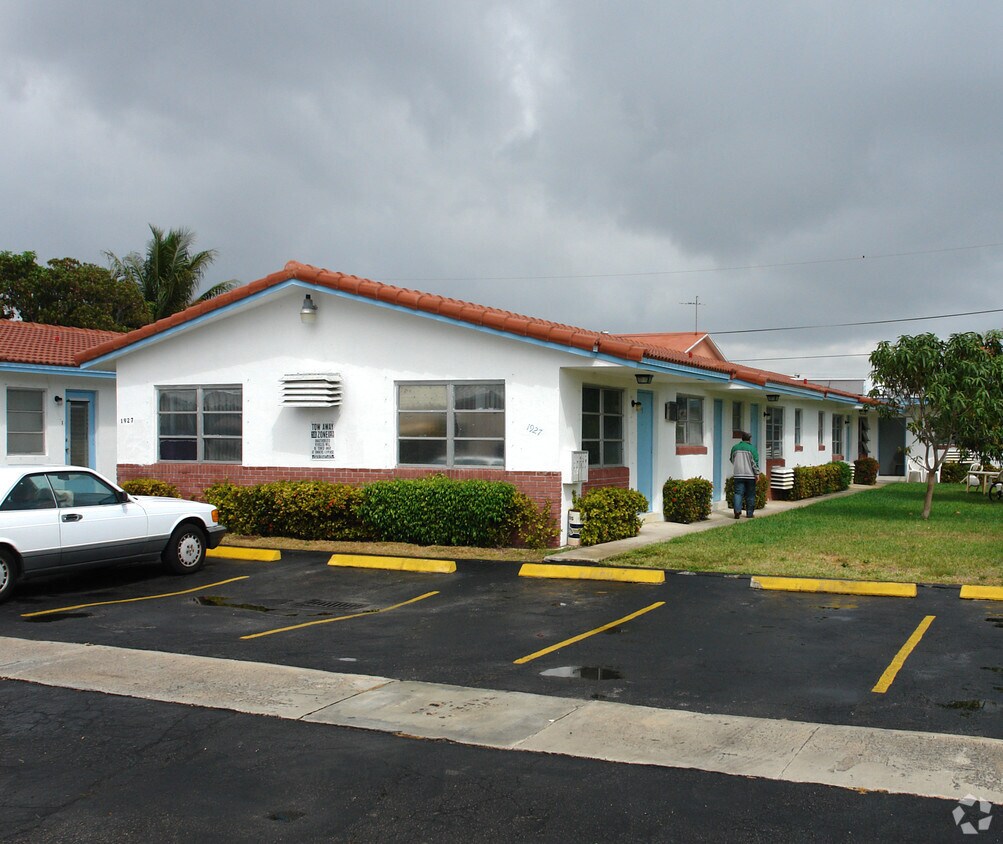 Primary Photo - Dan's Apartments