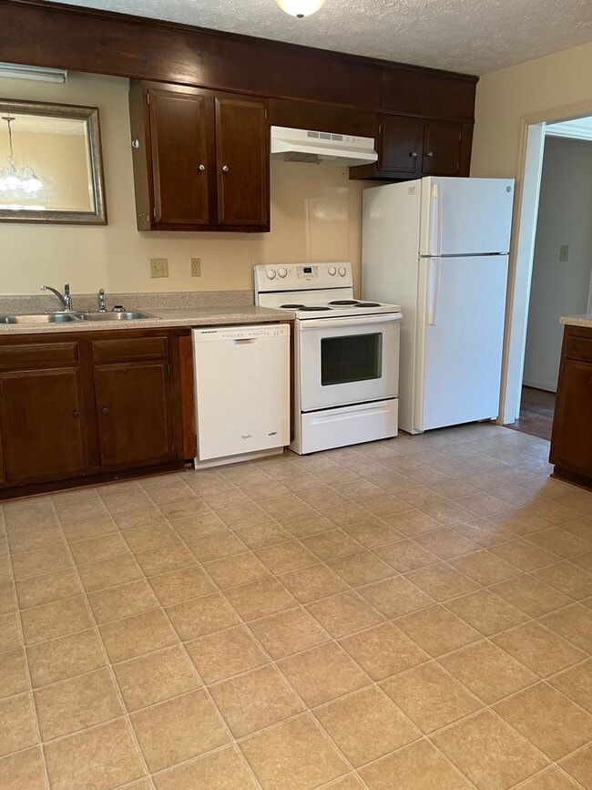 Building Photo - 2 Bedroom House in Talladega