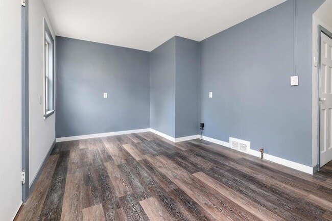 Building Photo - 5 Decker Pl