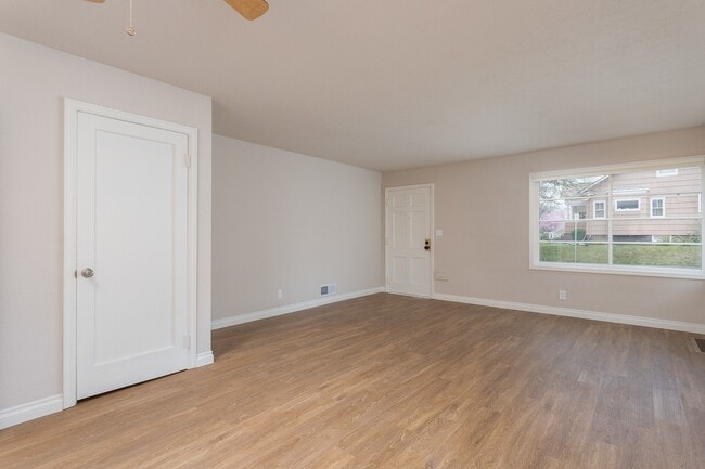 Building Photo - Townhome Style Duplex Near Alberta with ou...