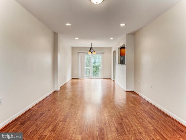 Building Photo - 154 Meadows Ln NE
