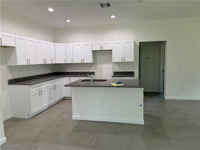 Foto del edificio - 1046 Marshall Ave S