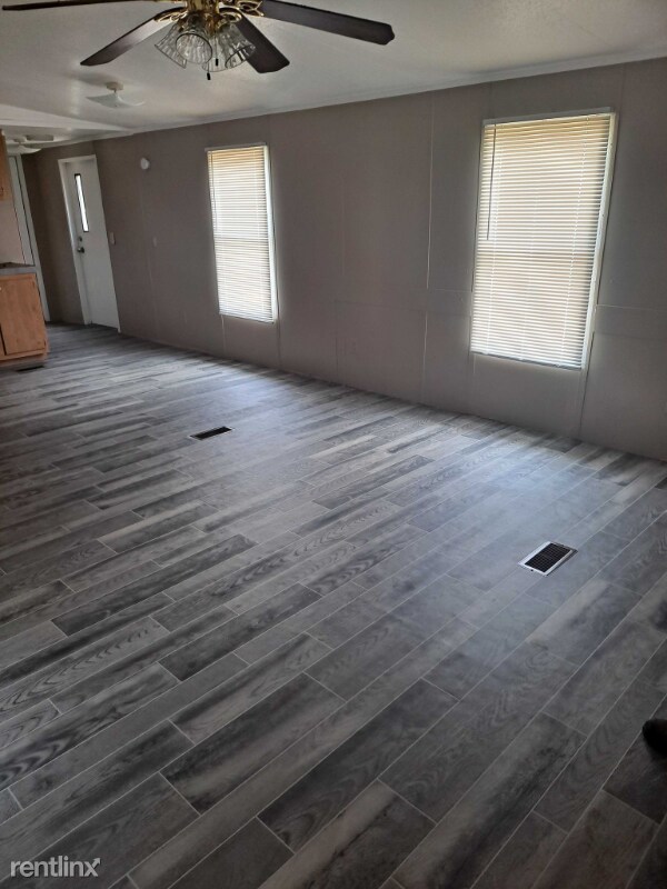 Foto del edificio - 1502 Cloverleaf Rd