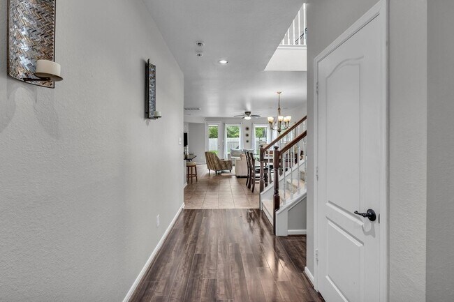 Foto del edificio - 4330 Lake Cypress Cir